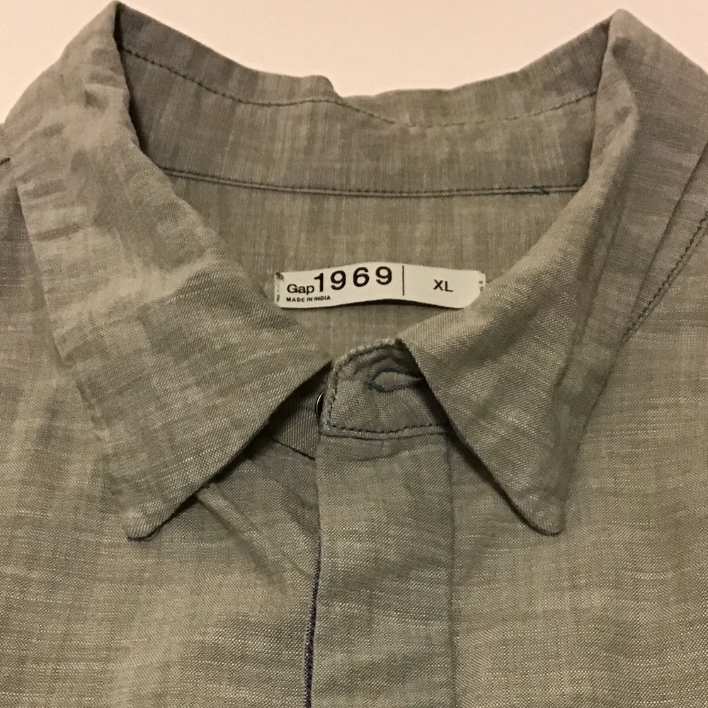 Gap long sleeve casual dress shirt